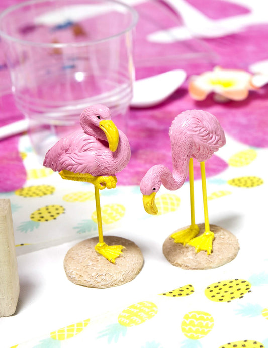 Détail des modèles du flamant rose en résine pour fête tropicale