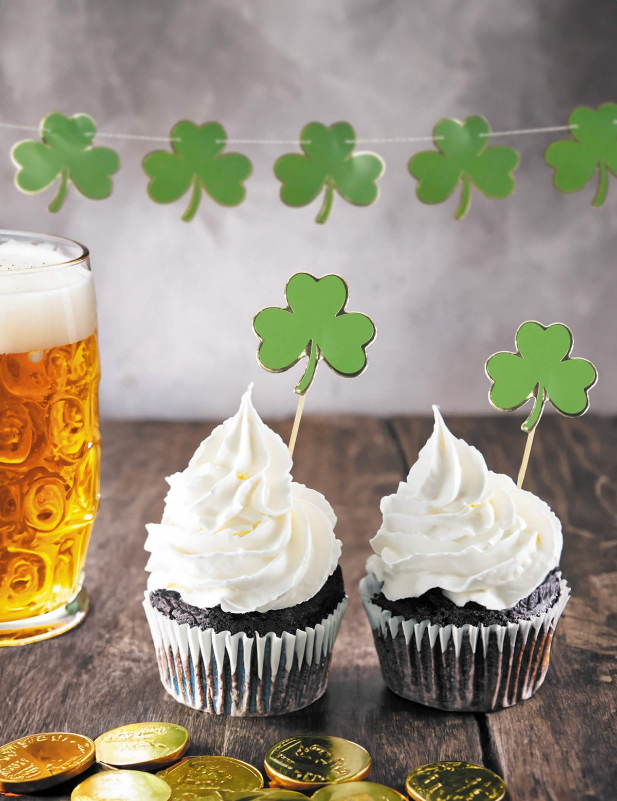 Pics en bois trèfle Saint Patrick verts et dorés