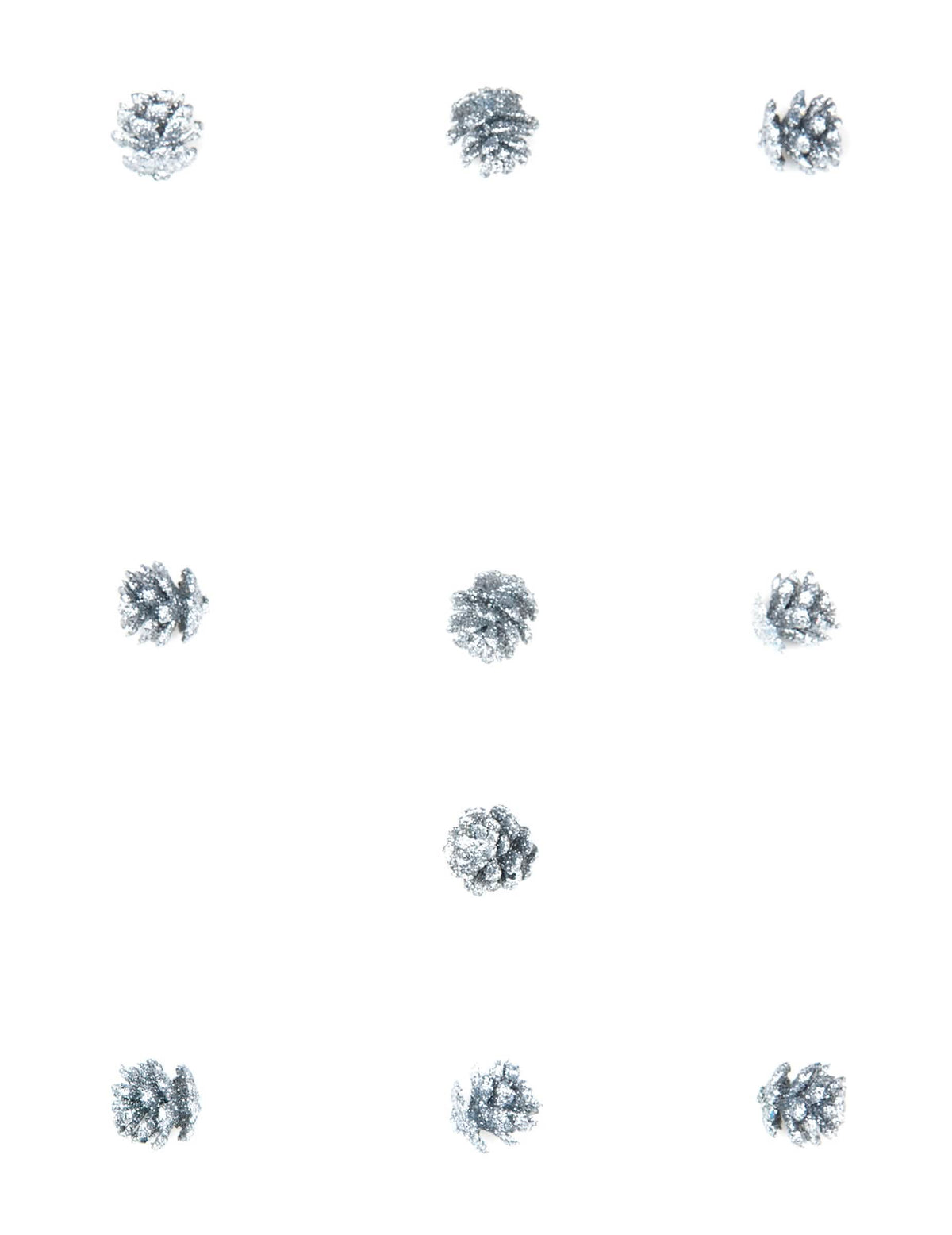 Vista geral das 10 mini pinhas brilhantes de natal prateadas