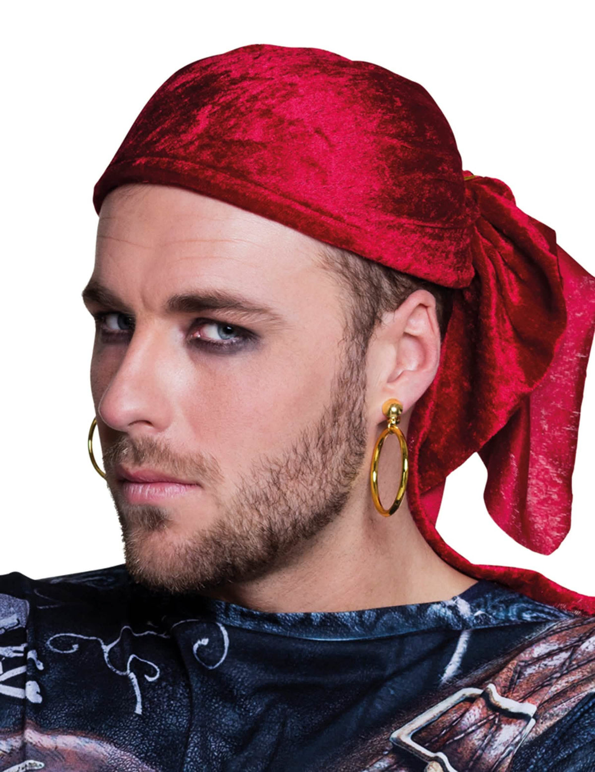 Vista de perfil com brincos de pirata