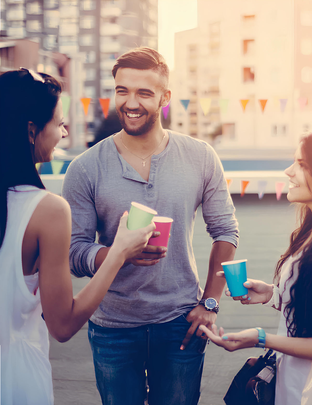 Ambiente dos copos americanos de cartão reciclável para festa cor-de-rosa
