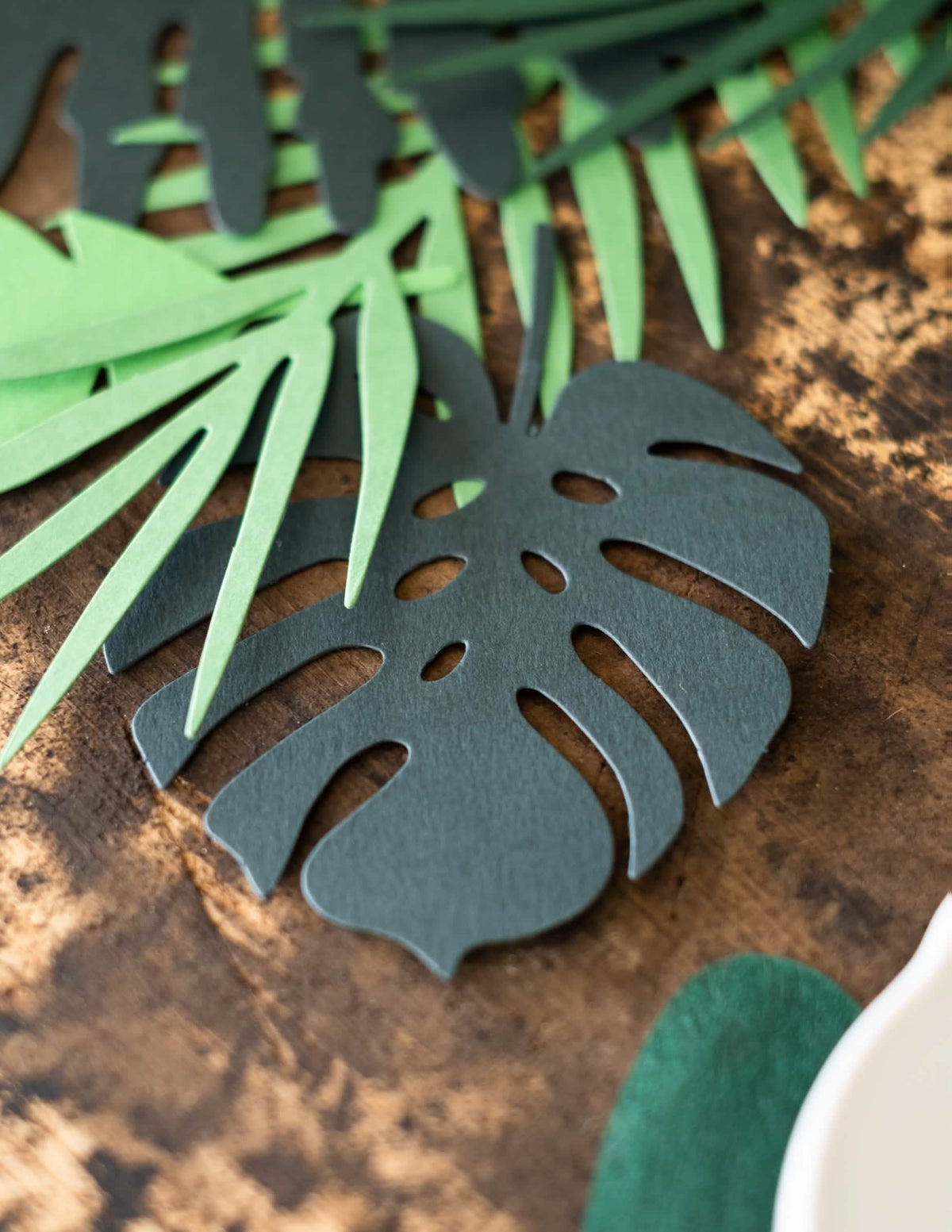 Folhas tropicais de papel havaí para decoração verdes em cartão
