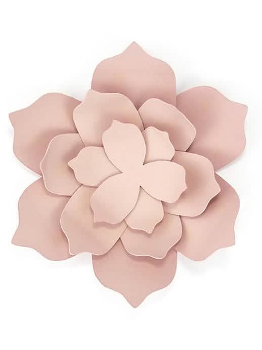 Gros plan d'une fleur du Fleurs en papier kit diy pour décoration rose