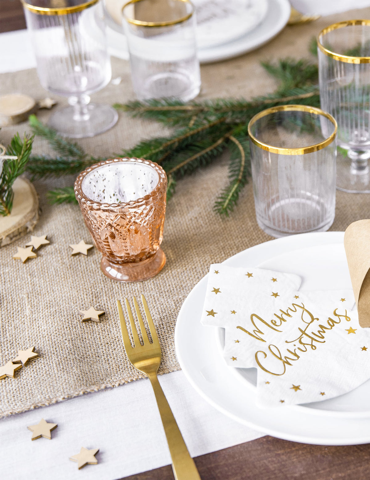 Mesa de natal com castiçal de vidro decoração de casamento