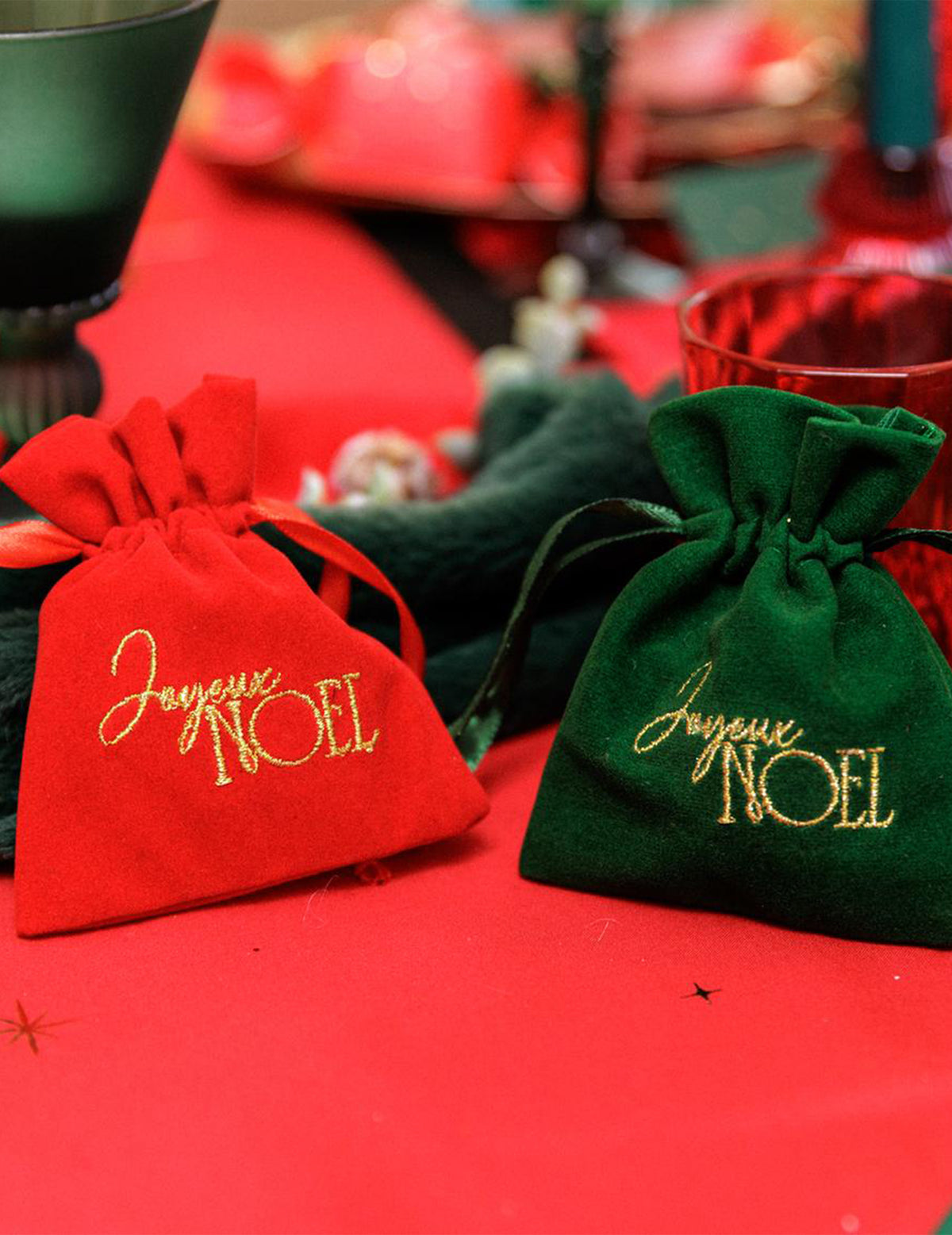 4 saquinhos de veludo verde escuro e dourado Feliz Natal 9,5 x 11,5 cm