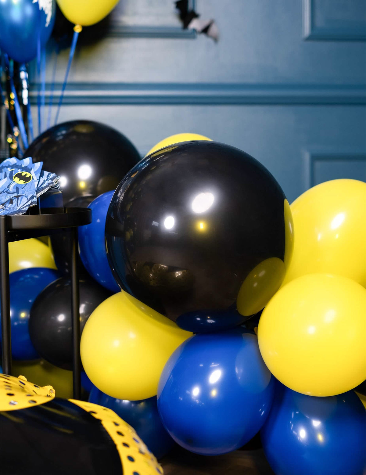 Decoração de festa com balões gigantes de látex pretos