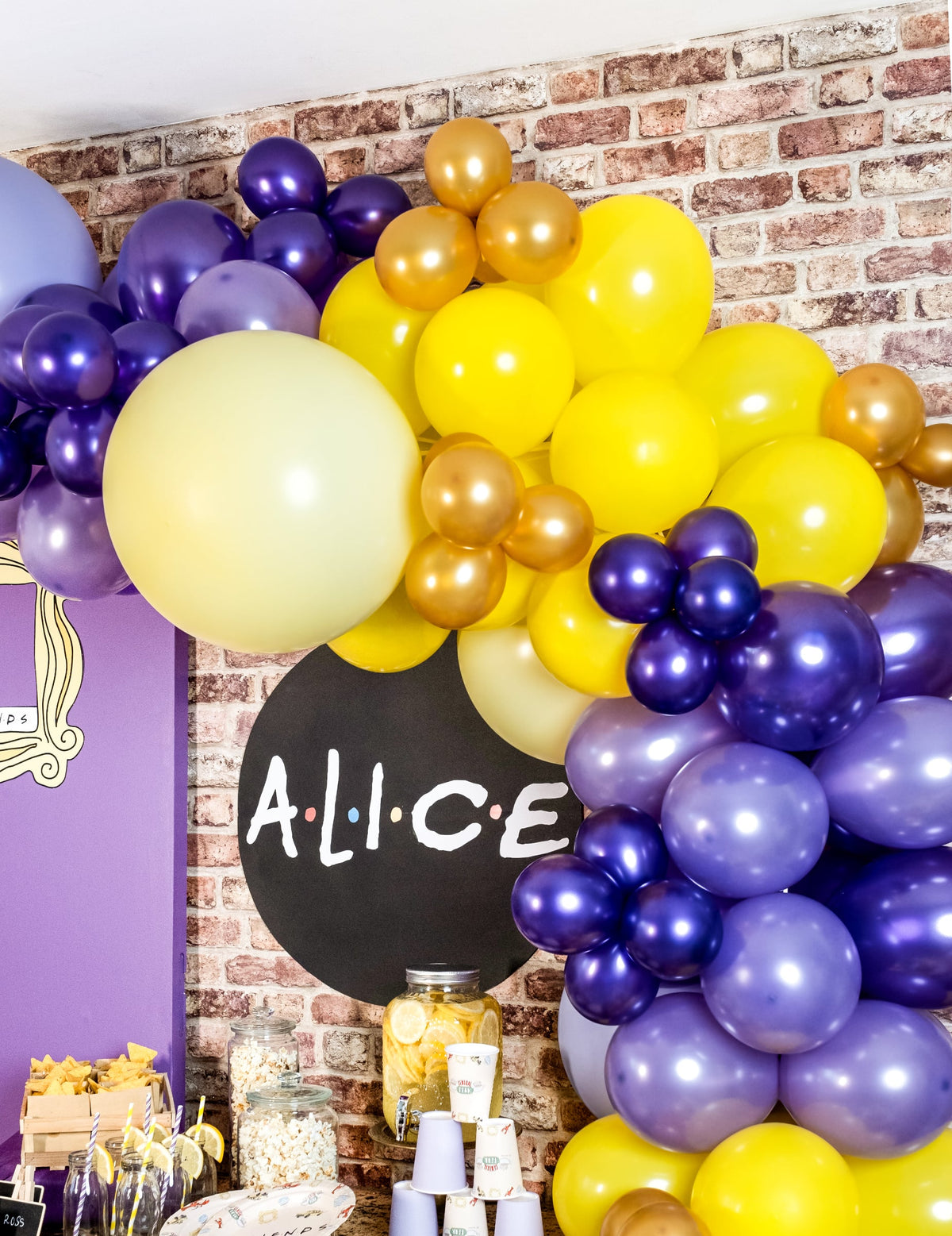Ambiente de festa personalizada dos balões de festa para decoração amarelo