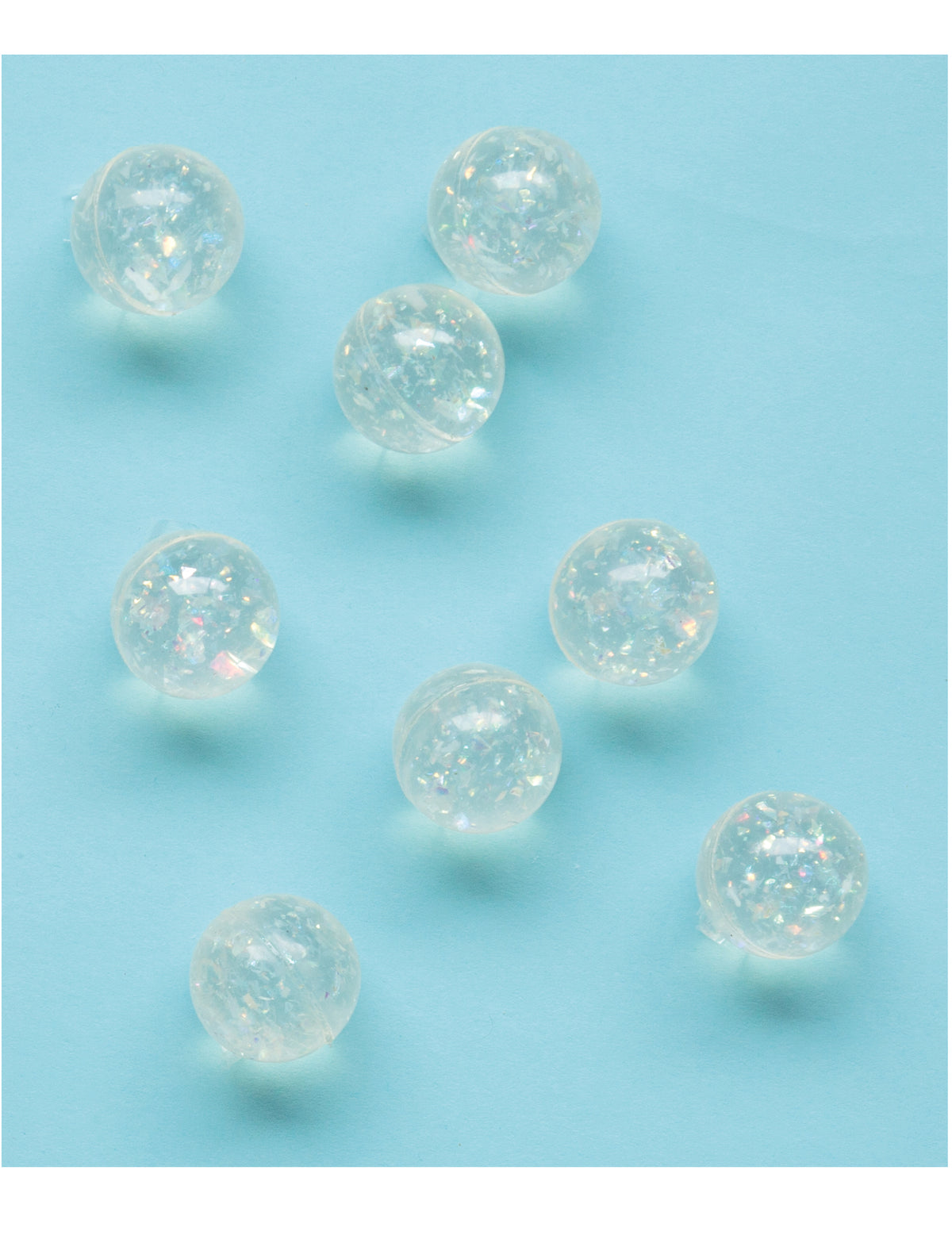 Vista de várias bolas saltitantes para piñata iridescentes com efeito de bolhas