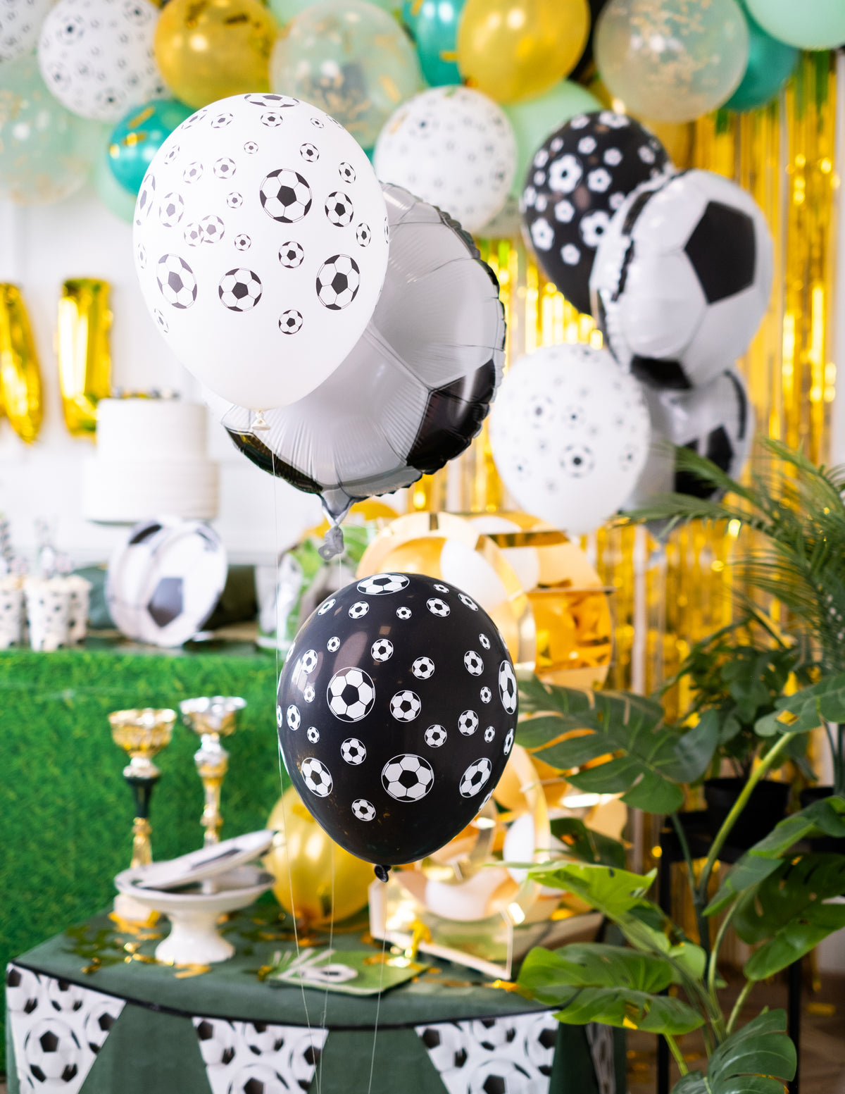 Vue d'ensemble du décor de fête des ballons latex Foot