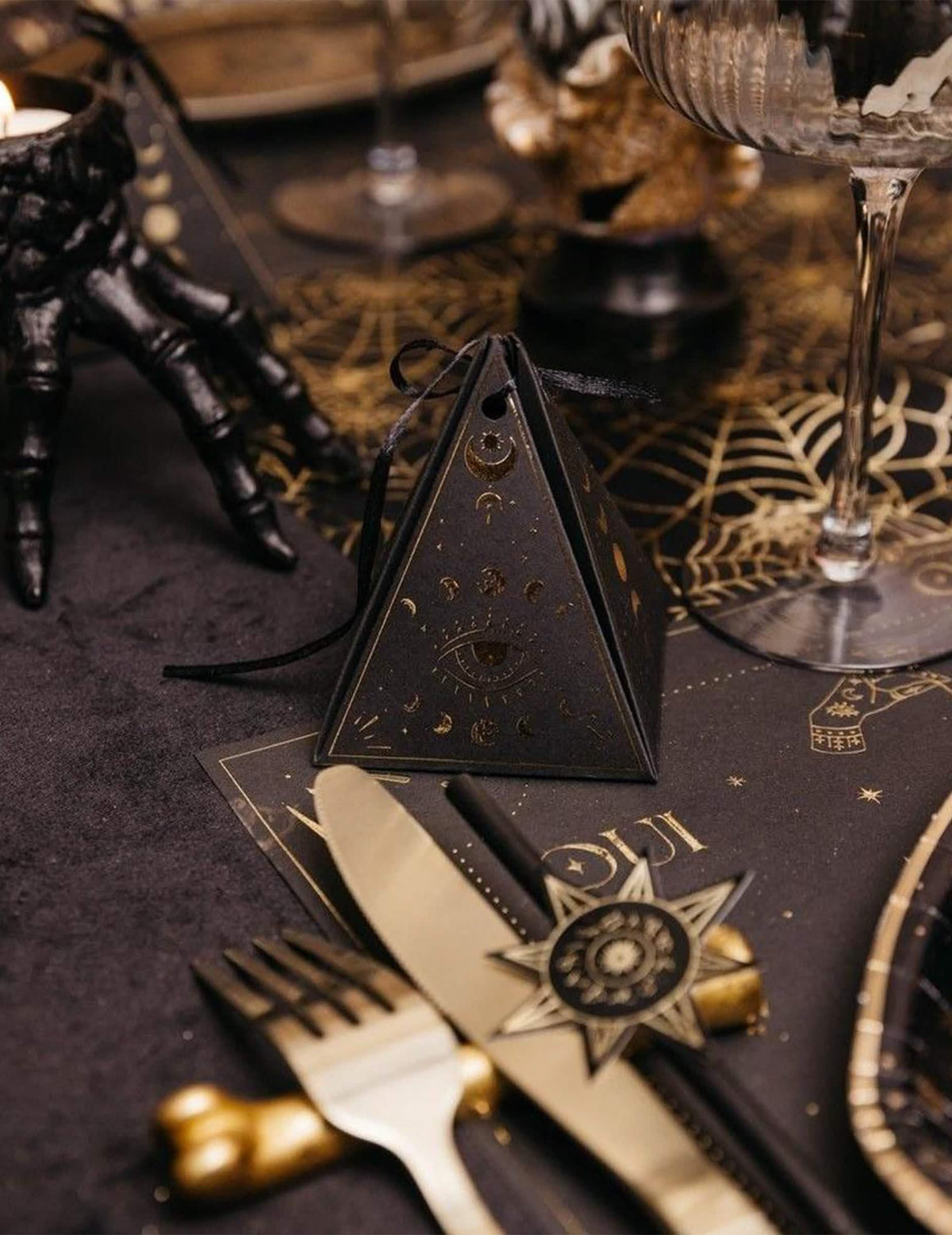 8 recipientes Cosmic Spirit em papel preto e dourado 8,5 x 6,7 cm