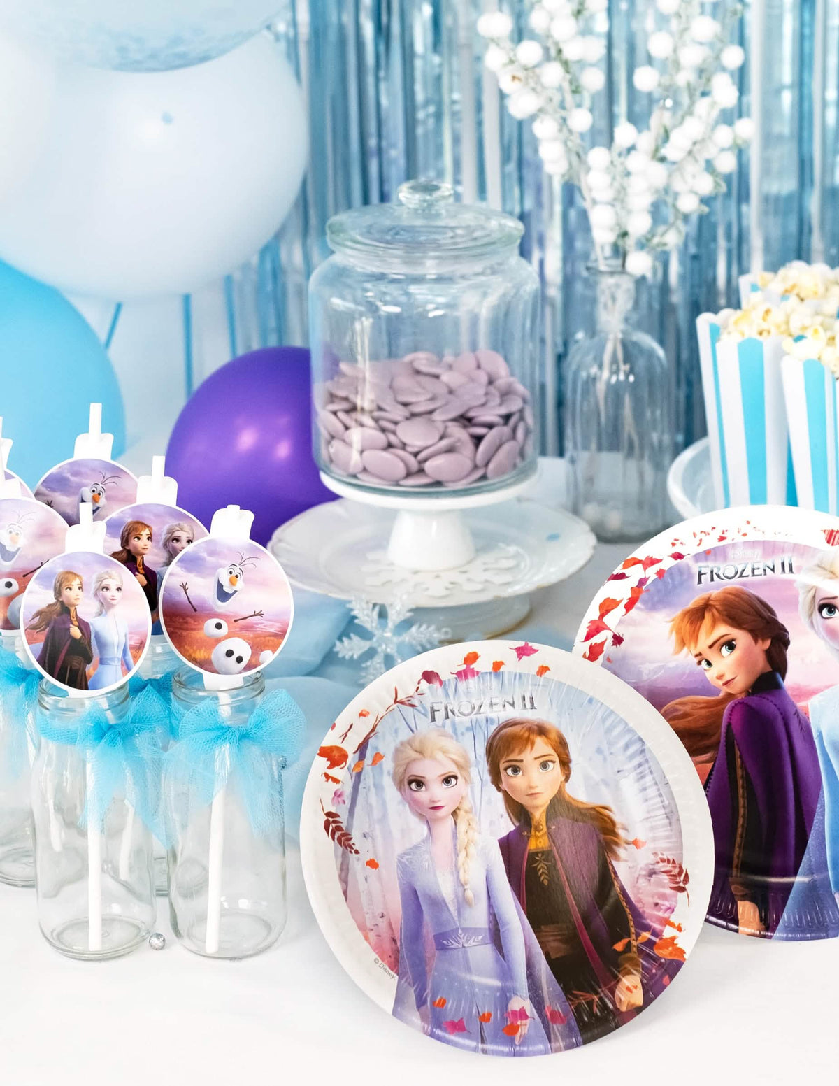 Pequenos pratos de cartão Frozen 2 para criança com Anna e Elsa