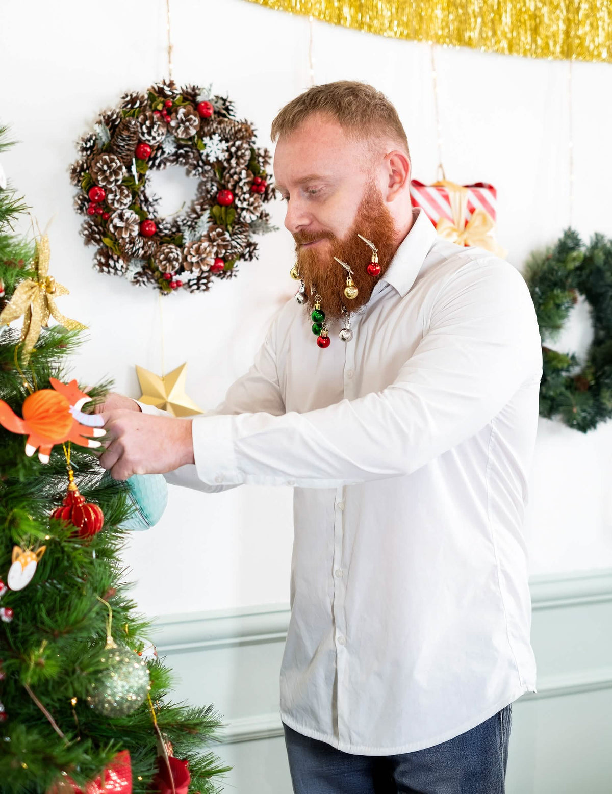 Vista de perfil de 9 ganchos para barba ou cabelo bolas de natal