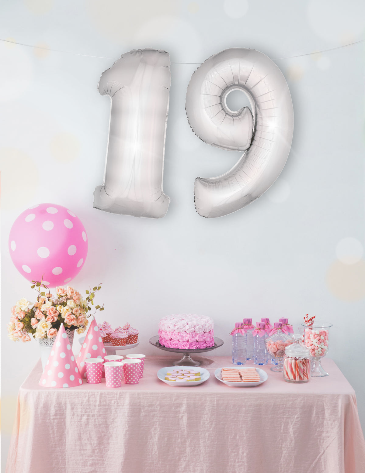 Mise en situation pour anniversaire du ballon aluminium chiffre pour fête argenté