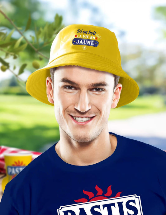 Chapéu bob humorístico: aqui bebemos a vida em amarelo