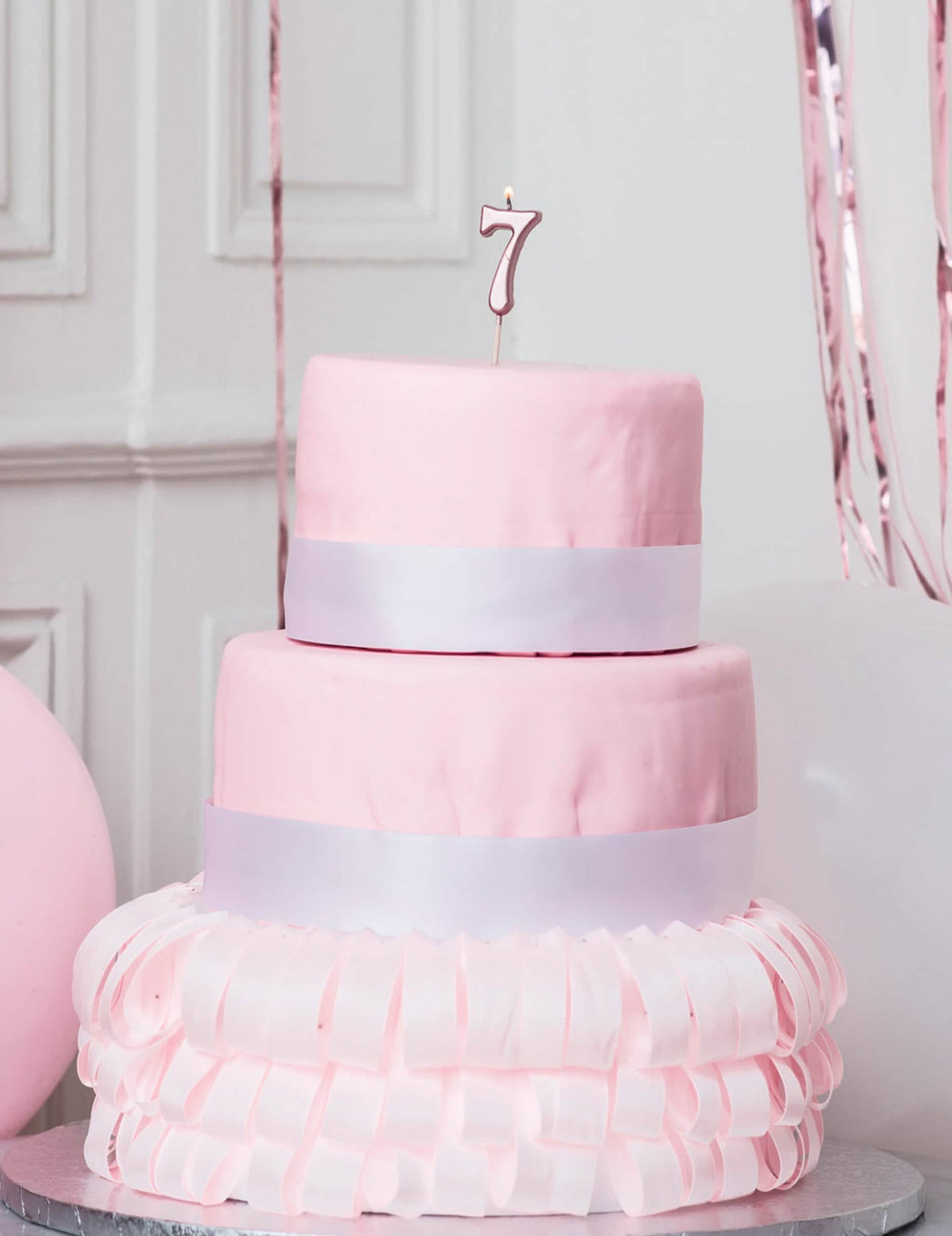 Topo de bolo com vela de aniversário número 7 em ouro rosa metalizado