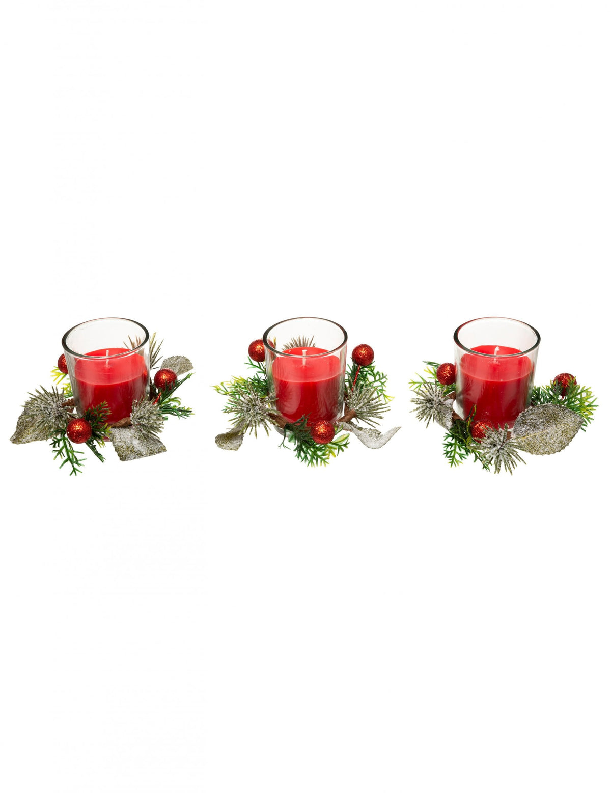 3 velas em castiçal com pinheiro e bagas para decoração vermelha