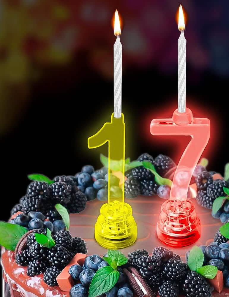 Cenário sobre um bolo de aniversário da vela LED luminosa número 7