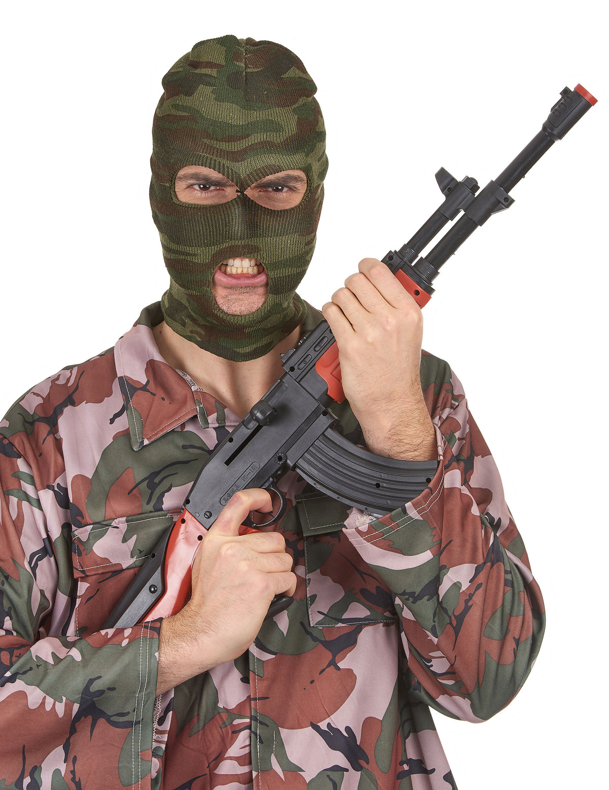 Mise en situation avec fusil factice de la cagoule camouflage pour adulte