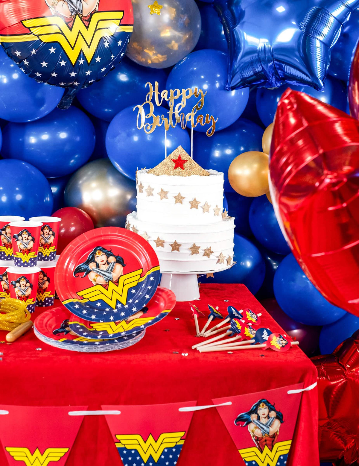 decoração de mesa Wonder Woman do cake topper em cartão Happy Birthday dourado metálico