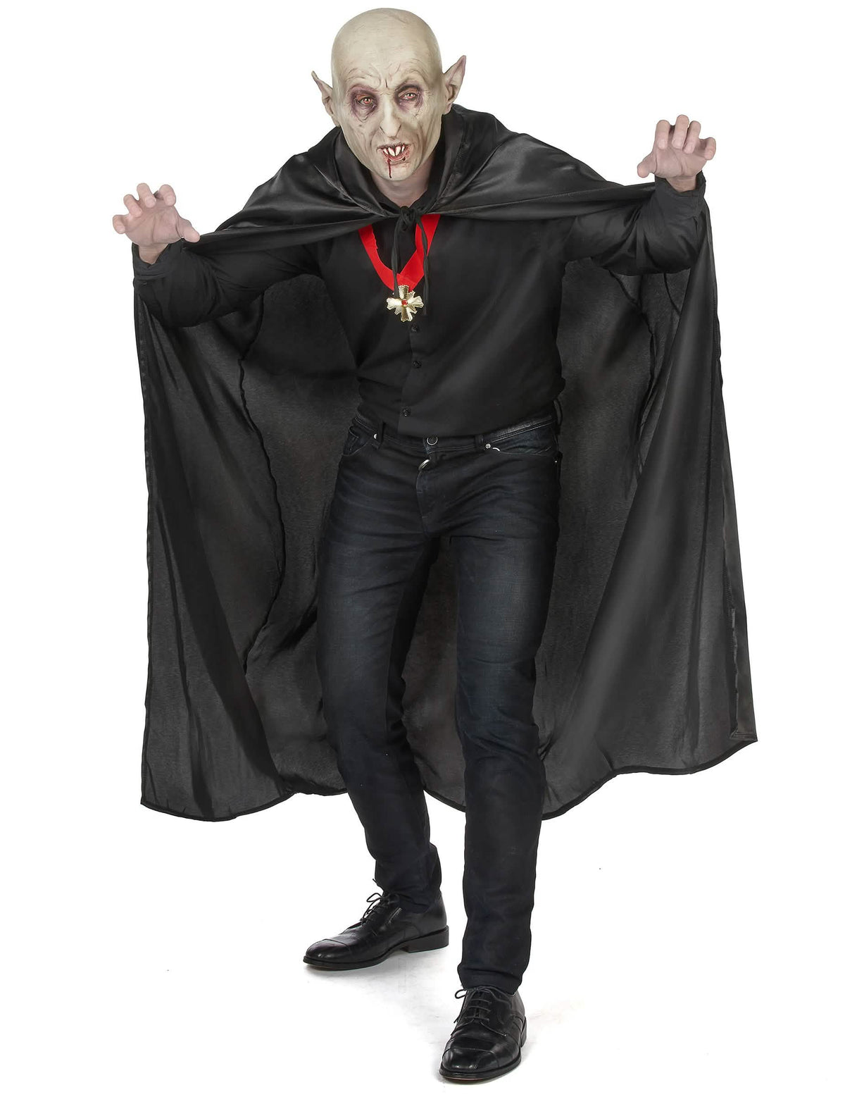 Vue de face avec masque de vampire de la cape de vampire