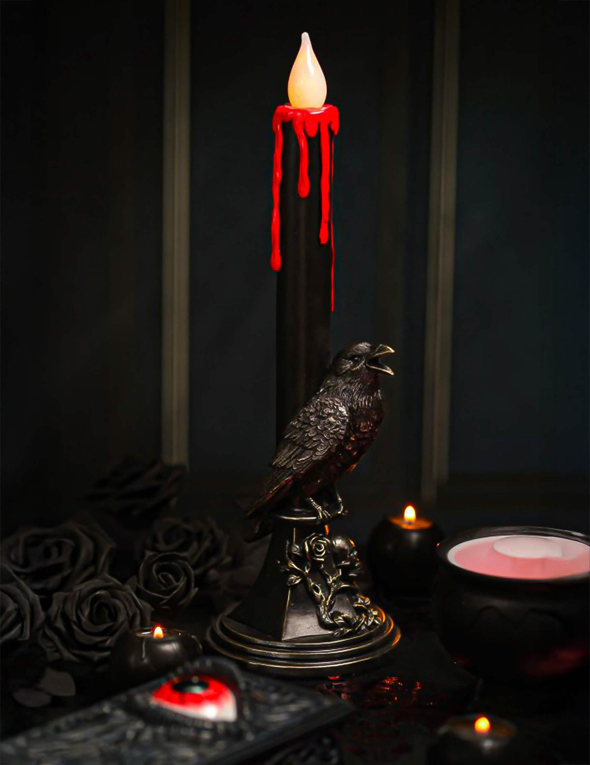Castiçal decorativo em resina com LED e corvo preto 13,5 x 13,5 x 45,5 cm