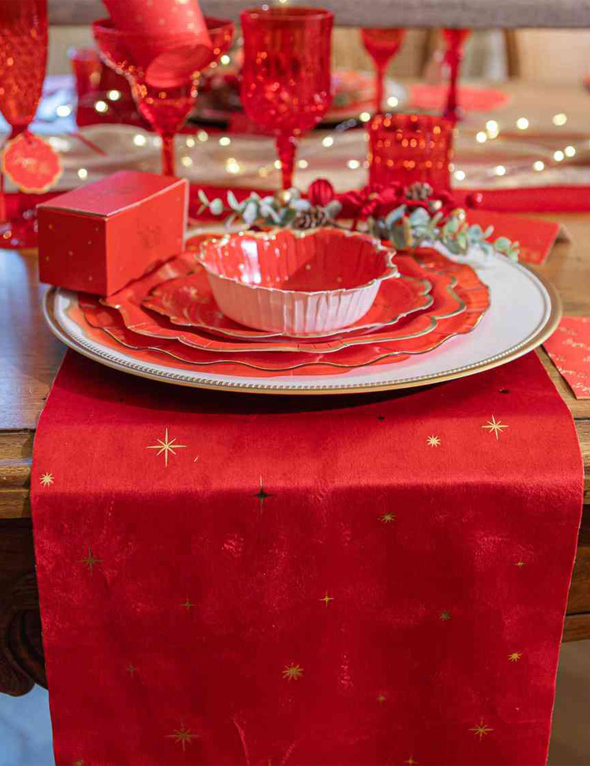 Caminho de mesa estrelas veludo vermelho e dourado 28 cm x 3 m