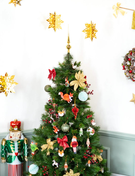Mise en situation du cimier en forme de pic pour sapin or brillant