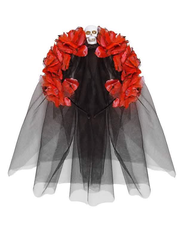 Vista frontal do véu preto e das rosas da cobertura floral vermelha com caveira Dia de los muertos para mulher