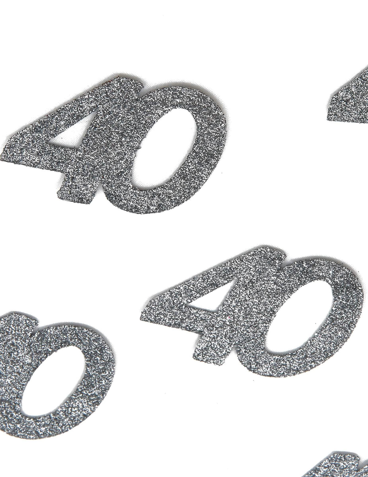 Grande plano sobre as lantejoulas prateadas do Confettis aniversário 40 anos