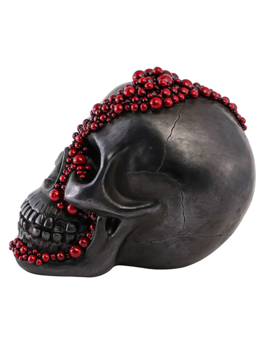 Crânio decorativo em resina preto com pérolas vermelho sangue 15 x 23 x 18 cm
