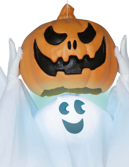 Gros plan sur la citrouille et le visage de la décoration à suspendre fantôme et citrouille animée