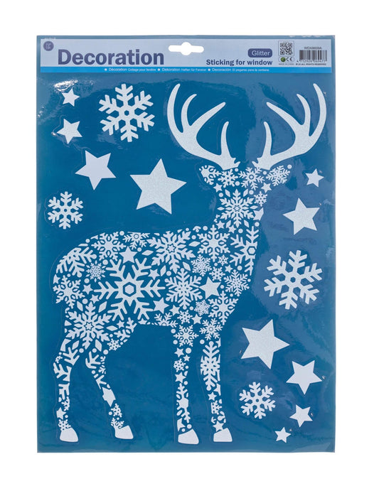 Gros plan sur le motif renne de la décoration pour vitres sapin et renne
