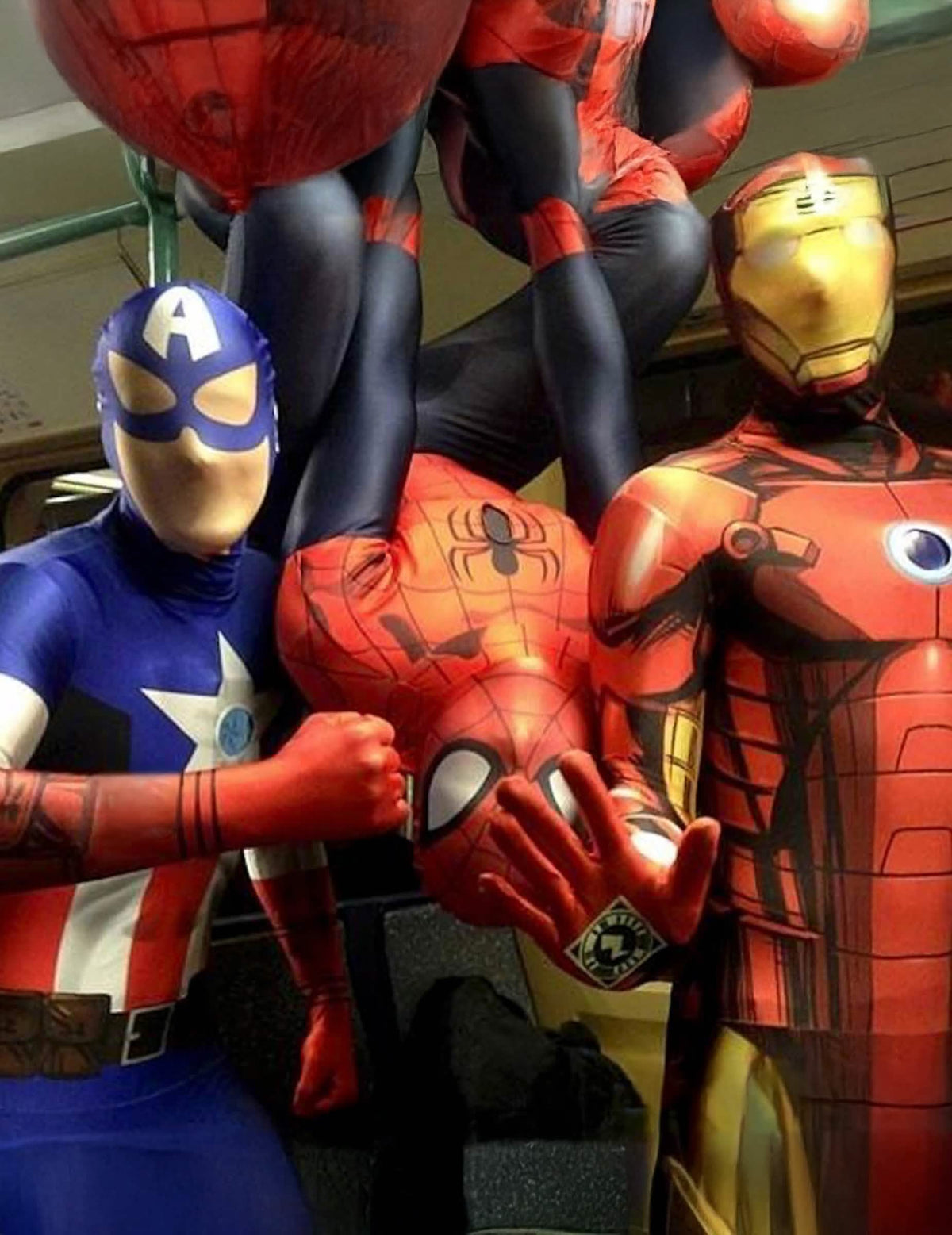 Mise em situação com outros super heróis do disfarce clássico Capitão America™ Morphsuits™
