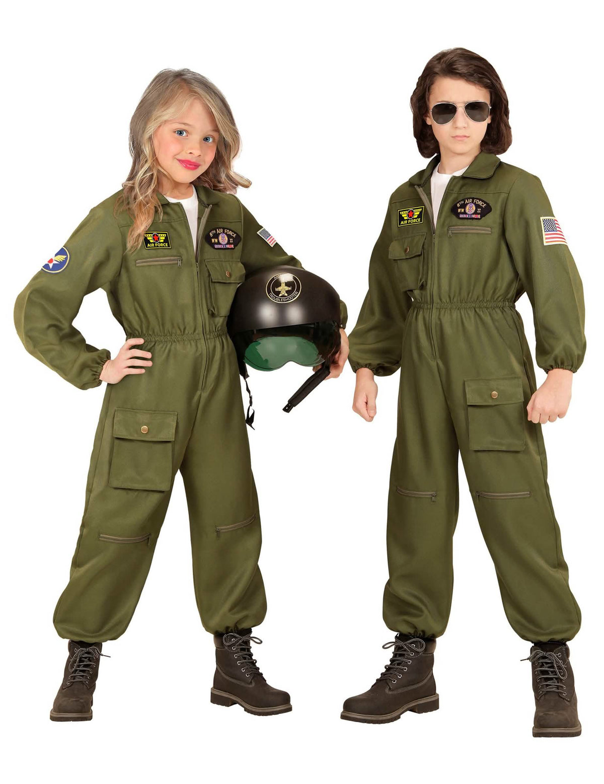 Vista geral com dois modelos do fato de piloto de combate para menino
