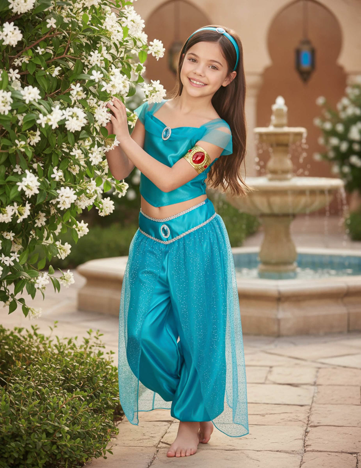 Mise em situação do disfarce de princesa oriental para menina