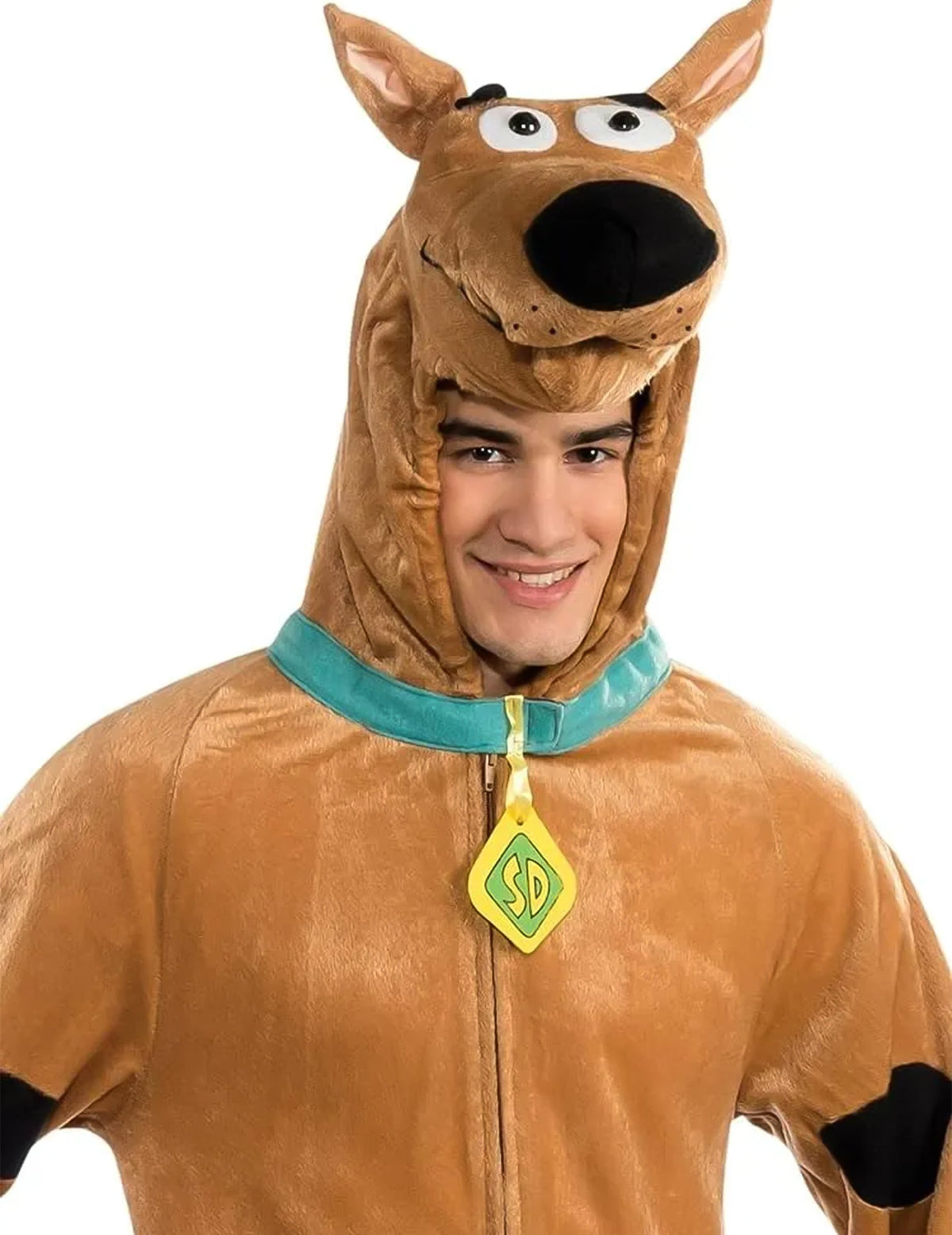 Gros plan sur la cagoule et le collier du déguisement Scooby-Doo