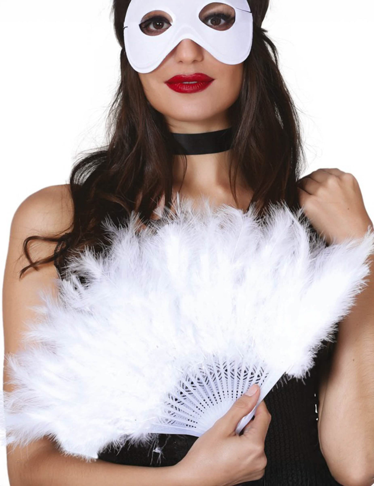 Encenação com máscara de leque com plumas