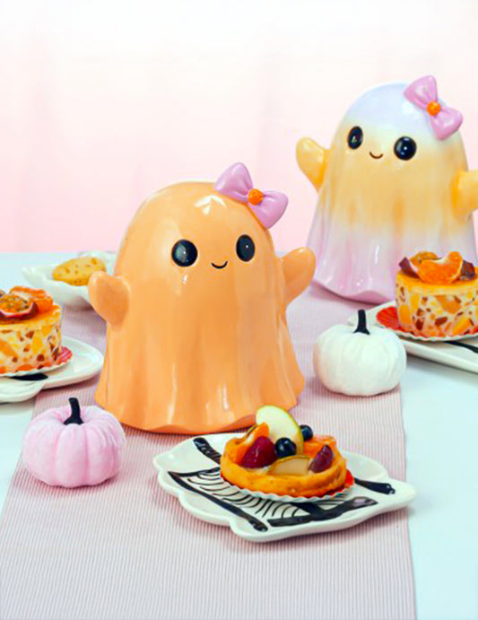 Fantasma sorridente em resina laranja pastel 20 cm