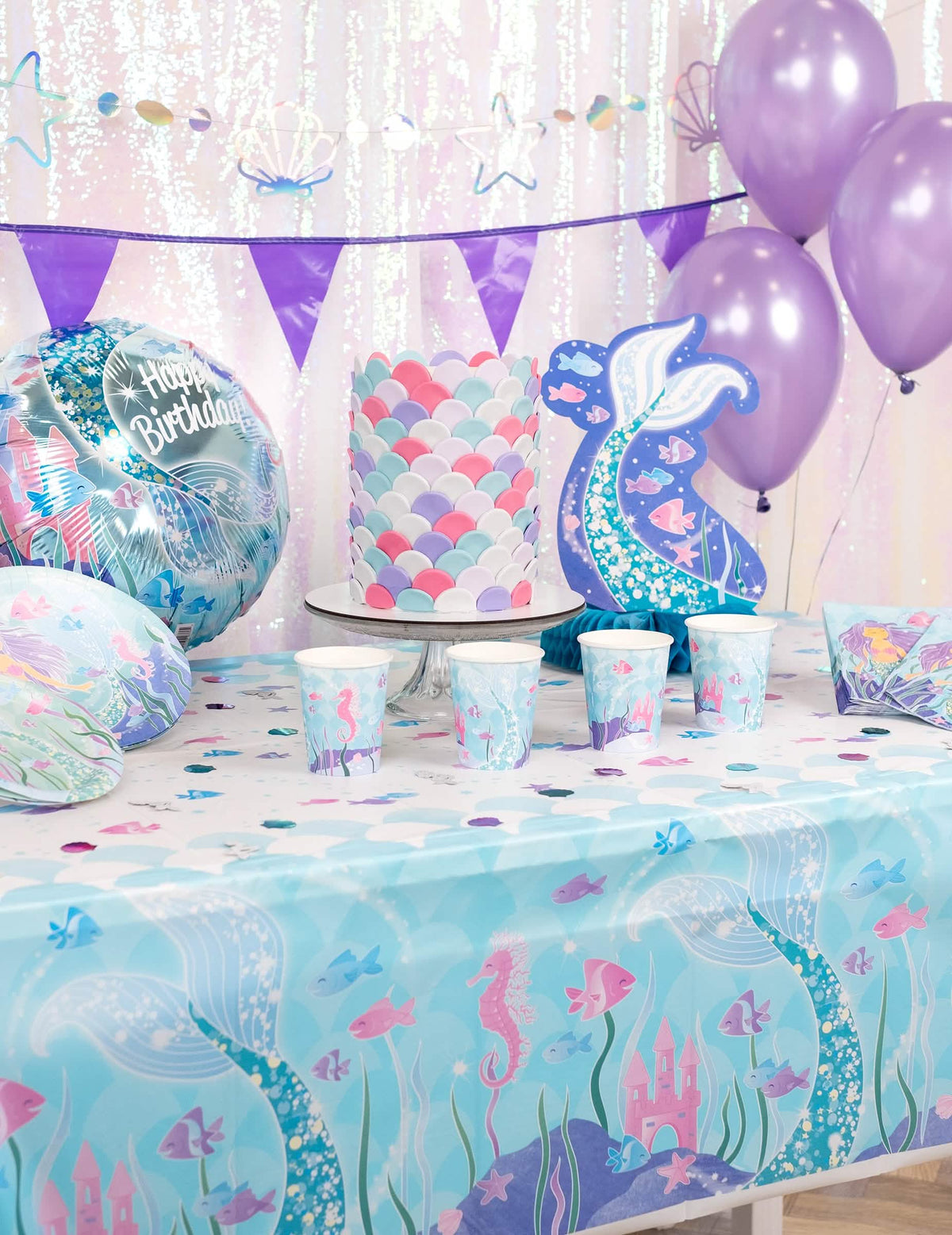 Decoração de aniversário tema sereias da grinalda com mini bandeirolas violeta