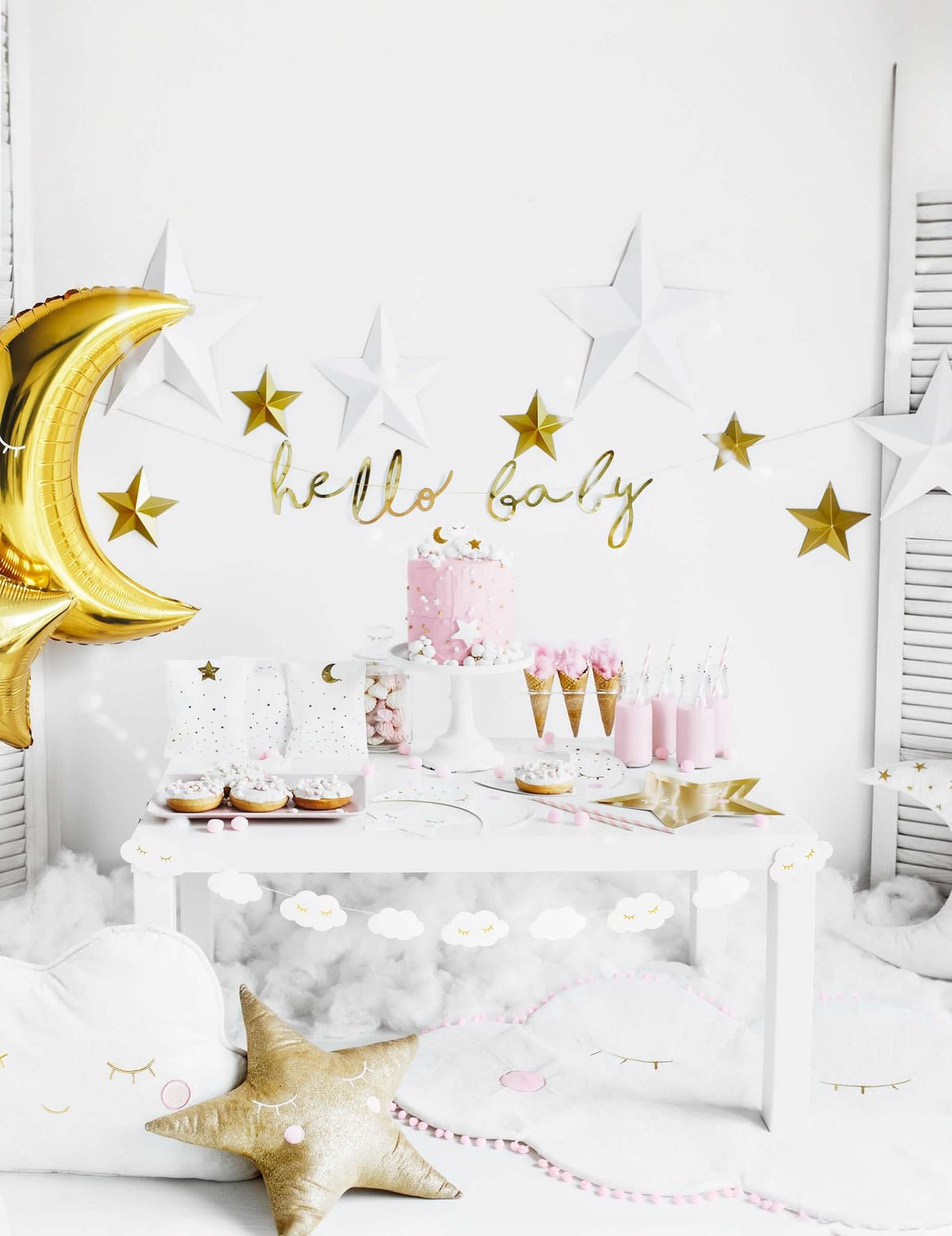 Vista geral da decoração de festa da guirlanda em cartão hello baby para baby shower