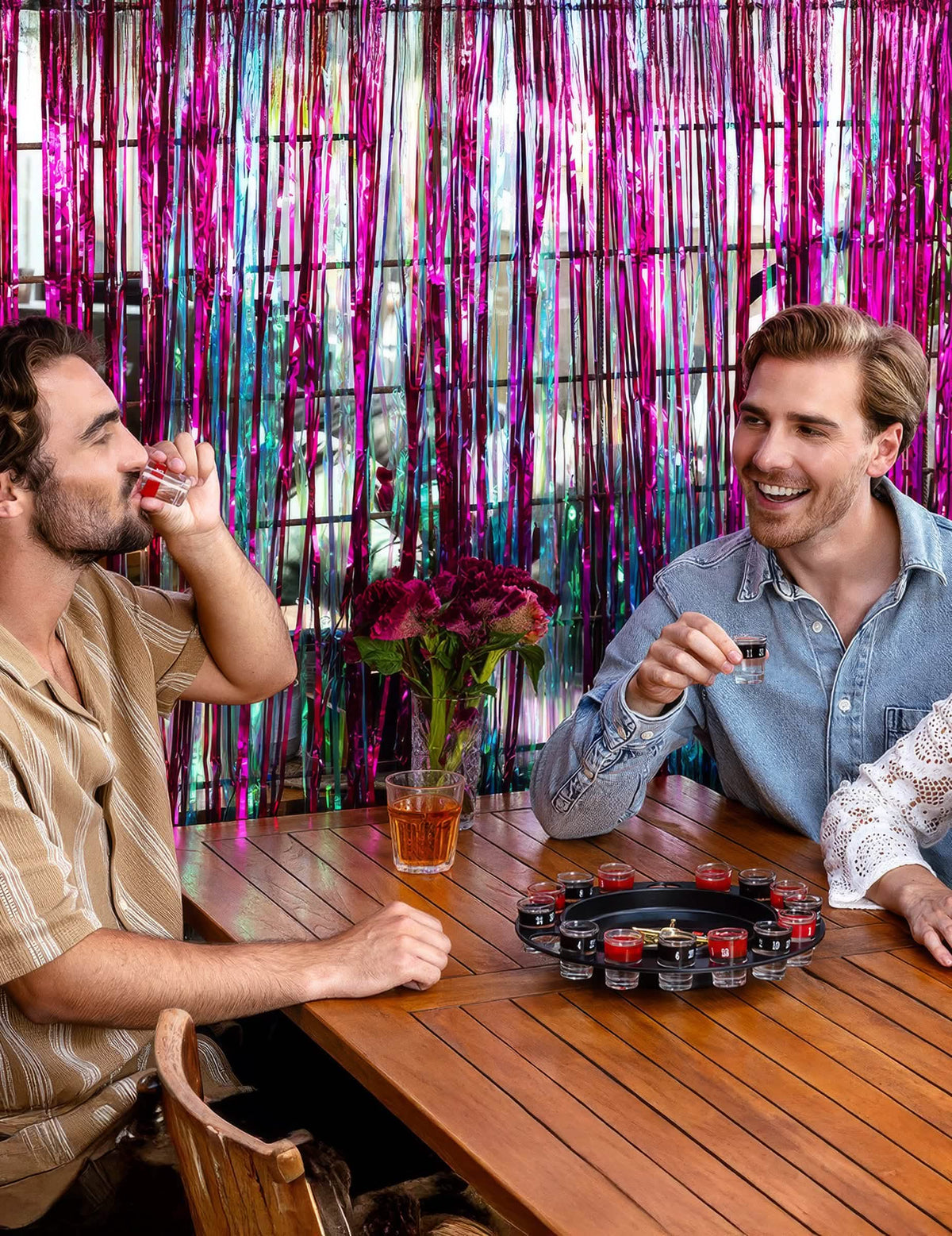 Mise em situação do kit jogo aperitivo roleta para adulto