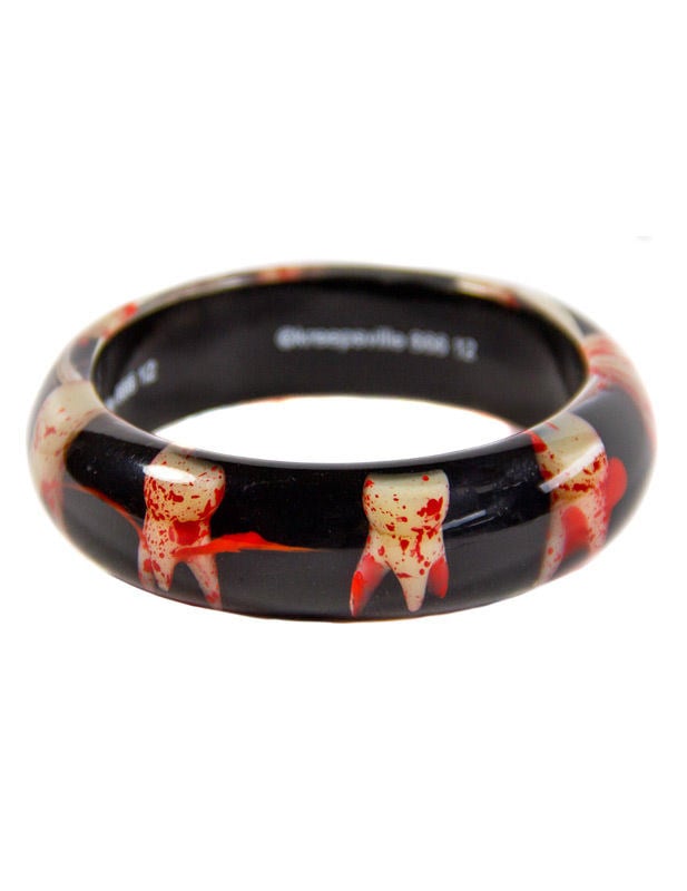 Gros bracelet rigide gothique pour adulte noir avec motif de dents ensanglantées