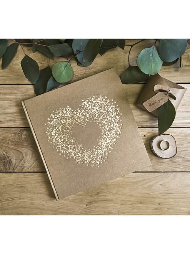 Mise en scène em madeira do livro de honra coração dourado para festa