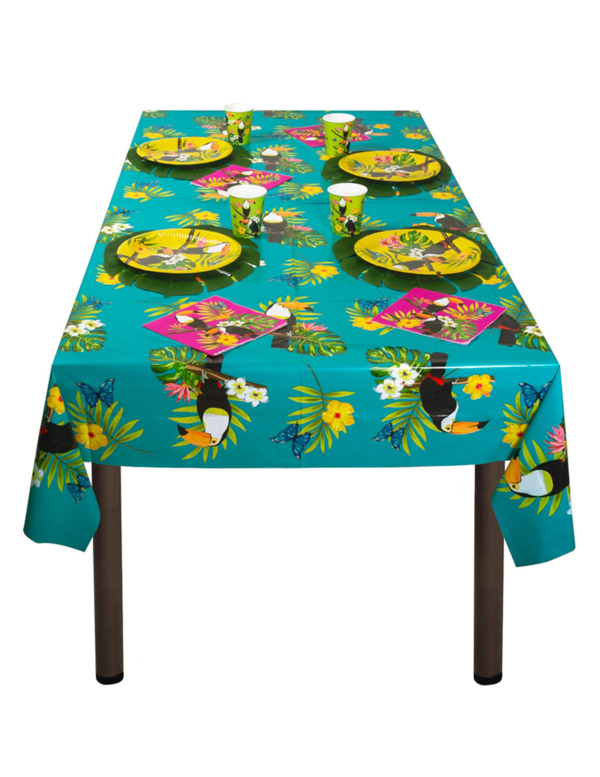 Mise en situation sur une table de fête de la nappe en plastique toucan