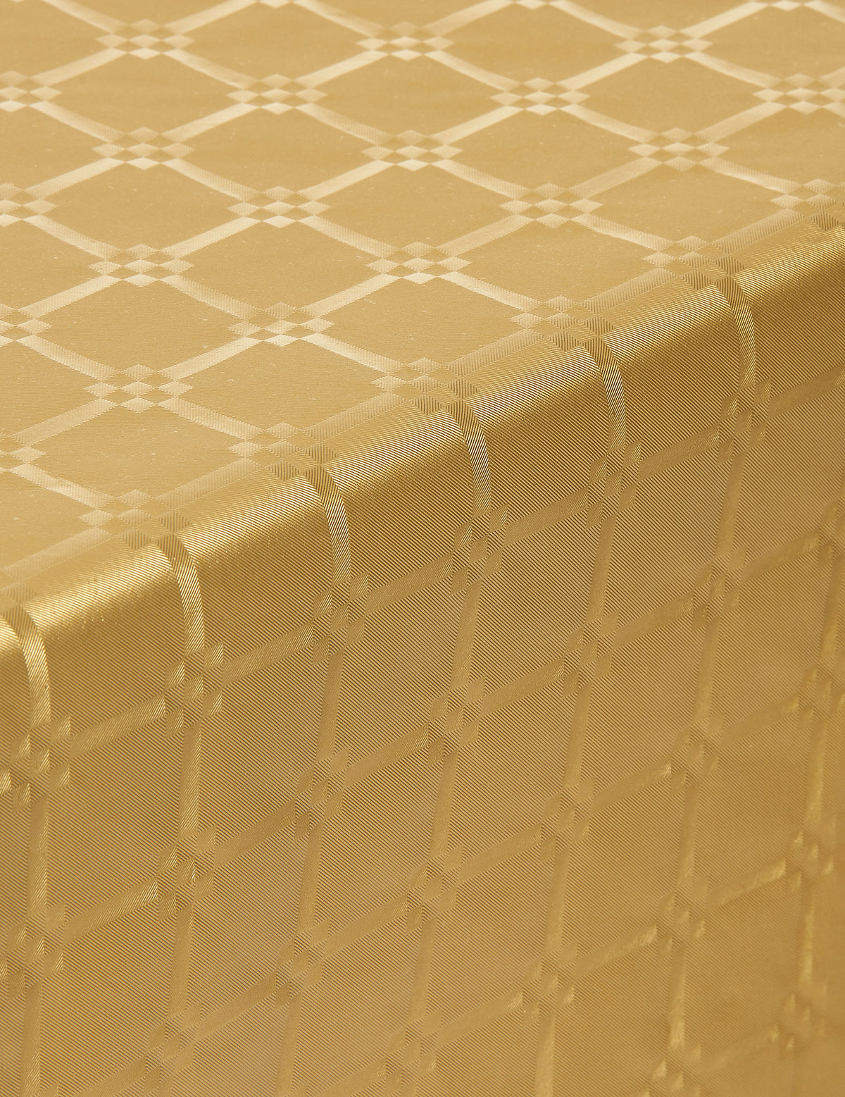 Grande plano do motivo da toalha de mesa em rolo de papel damasco para festa dourado descartável