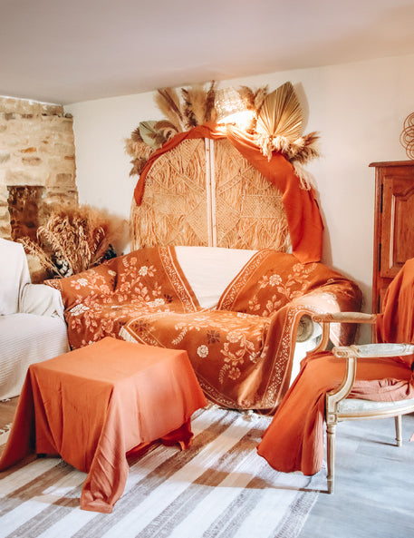 Mise en situation de la nappe gaze de coton style bohème terracotta