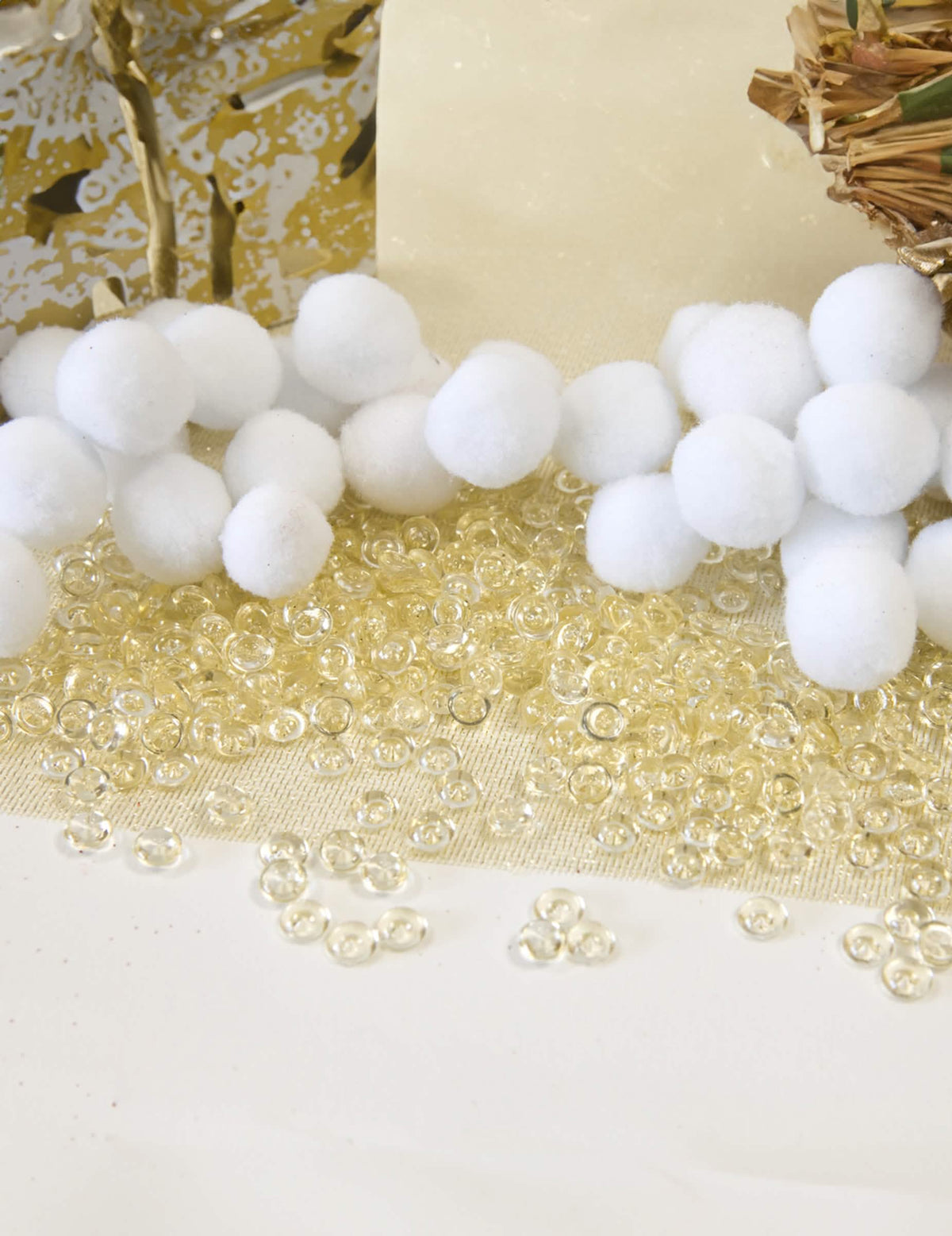 Pérolas planas com efeito de gota de chuva para decoração de mesa em marfim