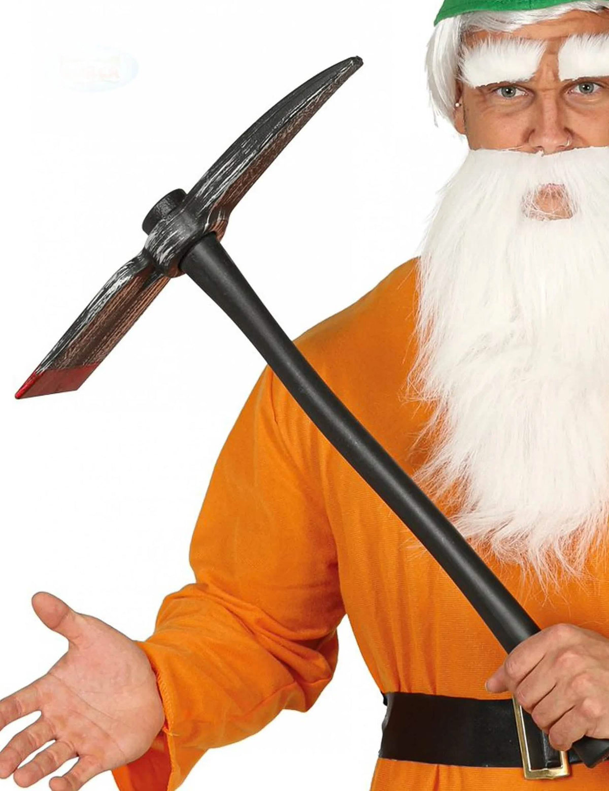 Grande plano da picareta Battle Royale segurada na mão