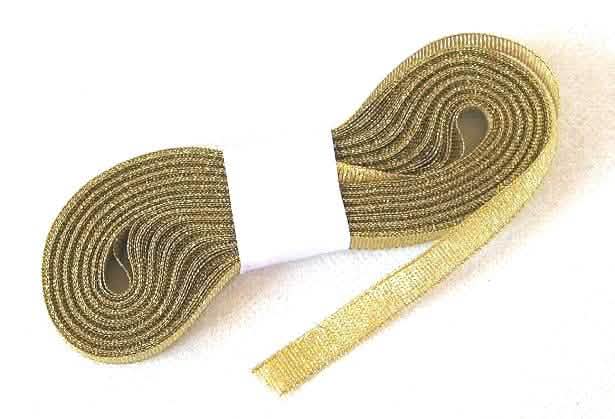 Fita para decoração de mesa com aspeto metálico dourado