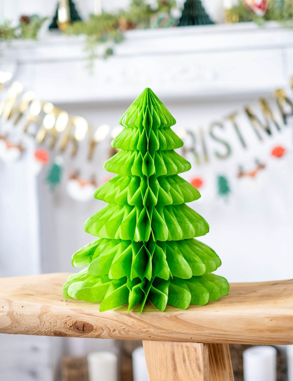 Cenografia do pinheiro de natal em papel para decoração verde alveolado